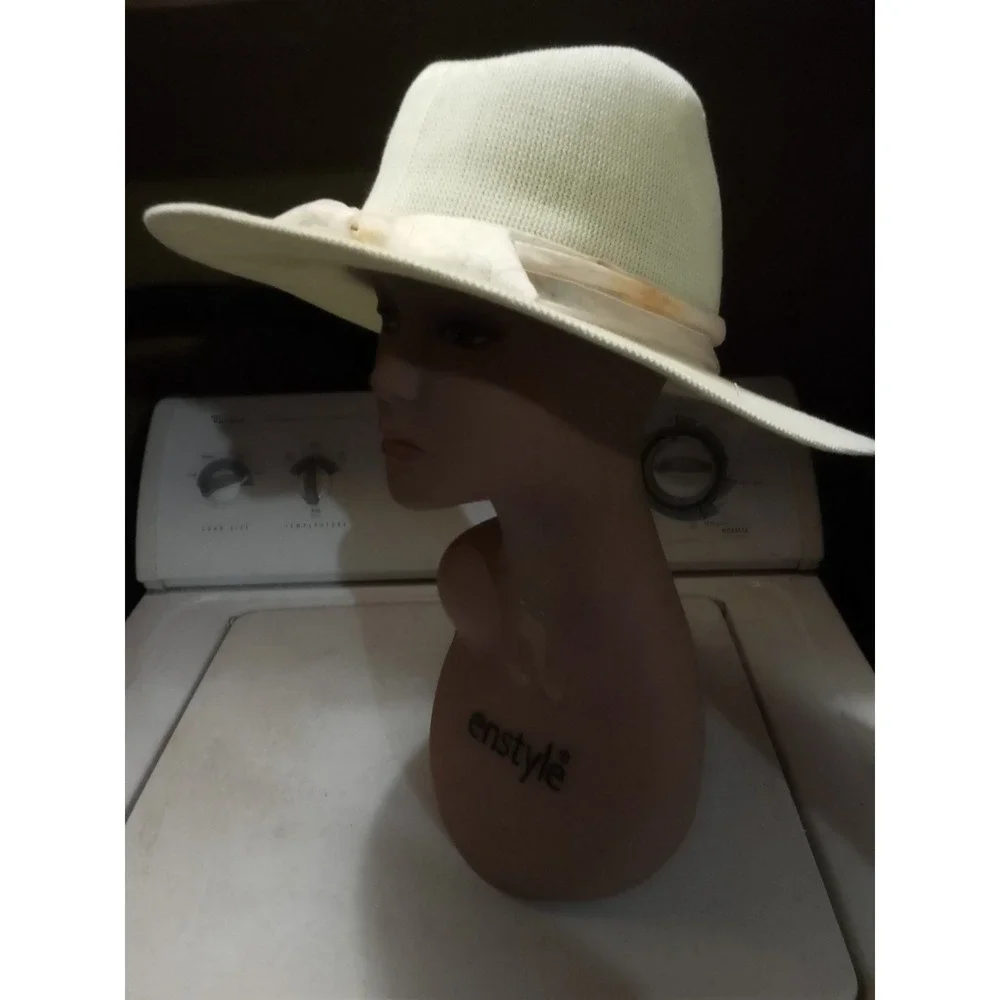 New With Tags Wyeth Corsica In Ivory Woman's Hat Size Is One Size